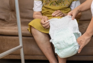 Cuántos pañales usa un adulto mayor por día