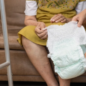 Cuantos pañales usa un adulto mayor por dia
